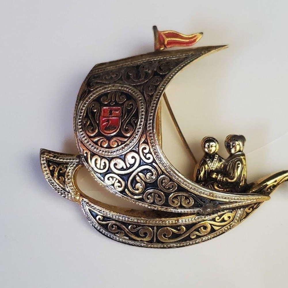 VTG Damascene Toledo Brooch Gold Tone Spanish Galleon Mid Century Revival 1950s